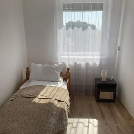 Apartament Aranyapartman
